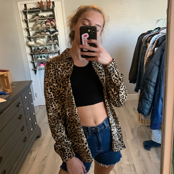 H&M Tops - Cheetah button up